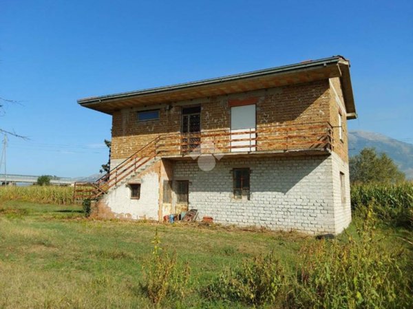 casa indipendente in vendita ad Aquino