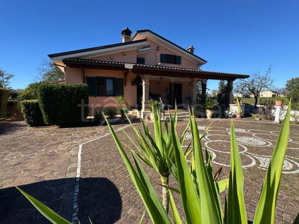 casa indipendente in vendita ad Aquino