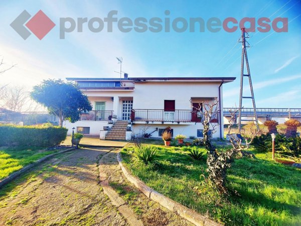 casa indipendente in vendita ad Aquino