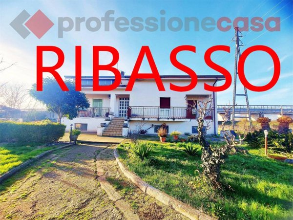 casa indipendente in vendita ad Aquino