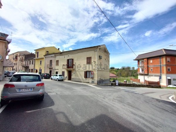 casa semindipendente in vendita ad Aquino