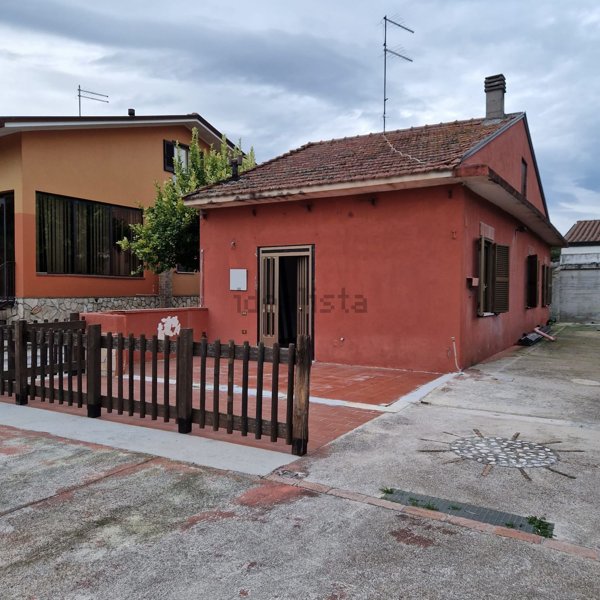 casa indipendente in vendita ad Aquino