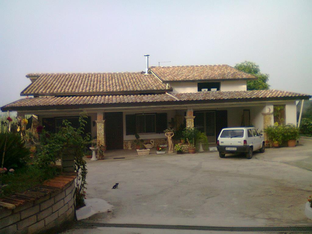 casa indipendente in vendita ad Aquino