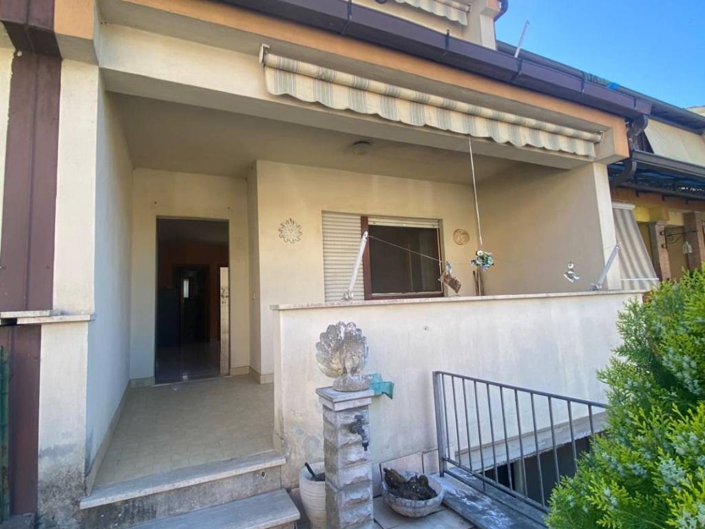casa indipendente in vendita ad Aquino