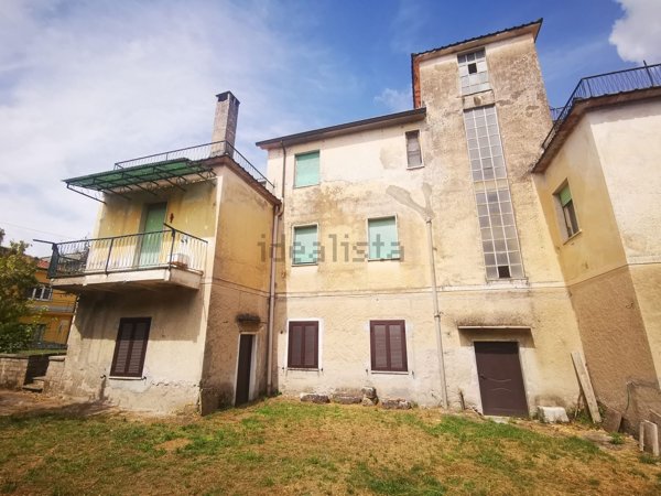 casa indipendente in vendita ad Aquino