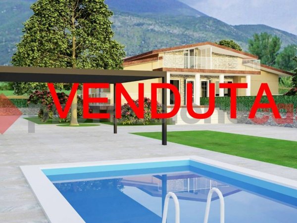 casa indipendente in vendita ad Aquino