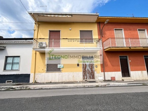 casa indipendente in vendita ad Aquino