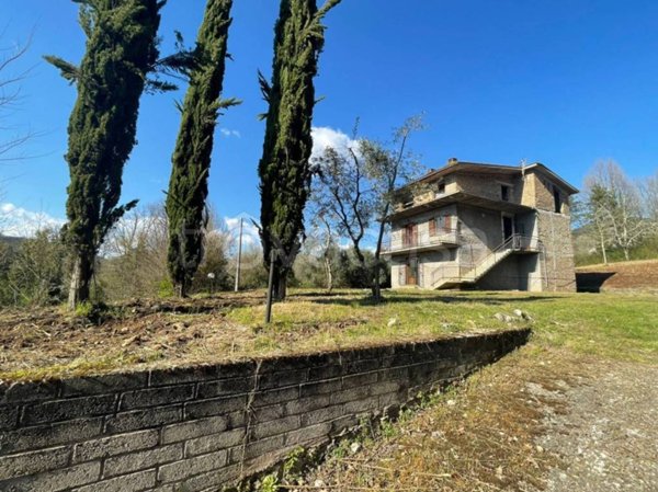 casa indipendente in vendita ad Arce in zona Fontanelle