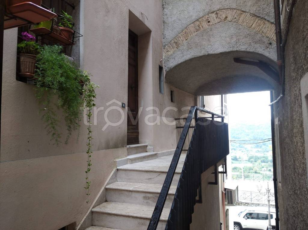 appartamento in vendita ad Arce in zona Portone
