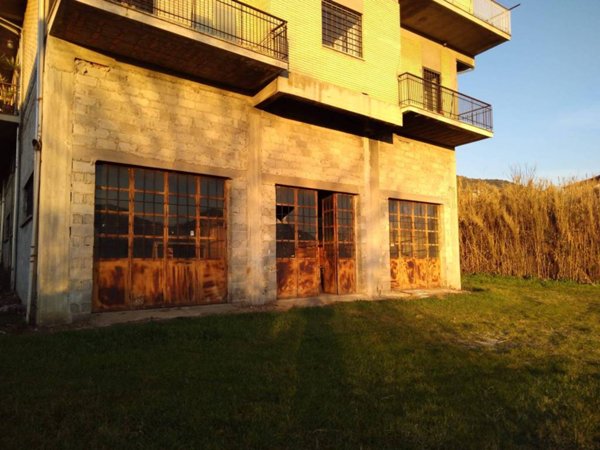 locale commerciale in vendita ad Arce