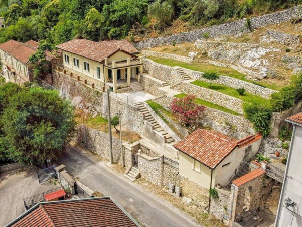 casa indipendente in vendita ad Arce