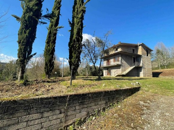 casa indipendente in vendita ad Arce in zona Fontanelle