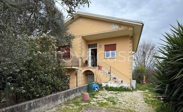 appartamento in vendita ad Arce in zona Collealto
