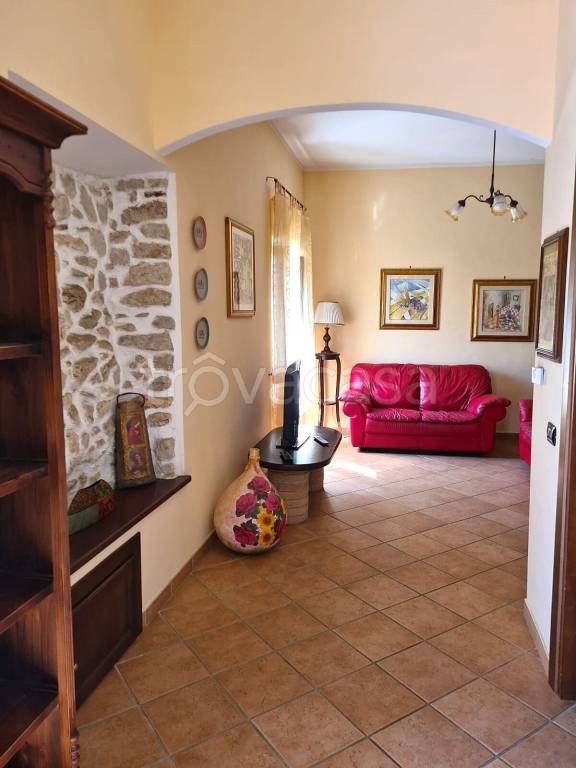 casa indipendente in vendita ad Arce in zona Fontanelle