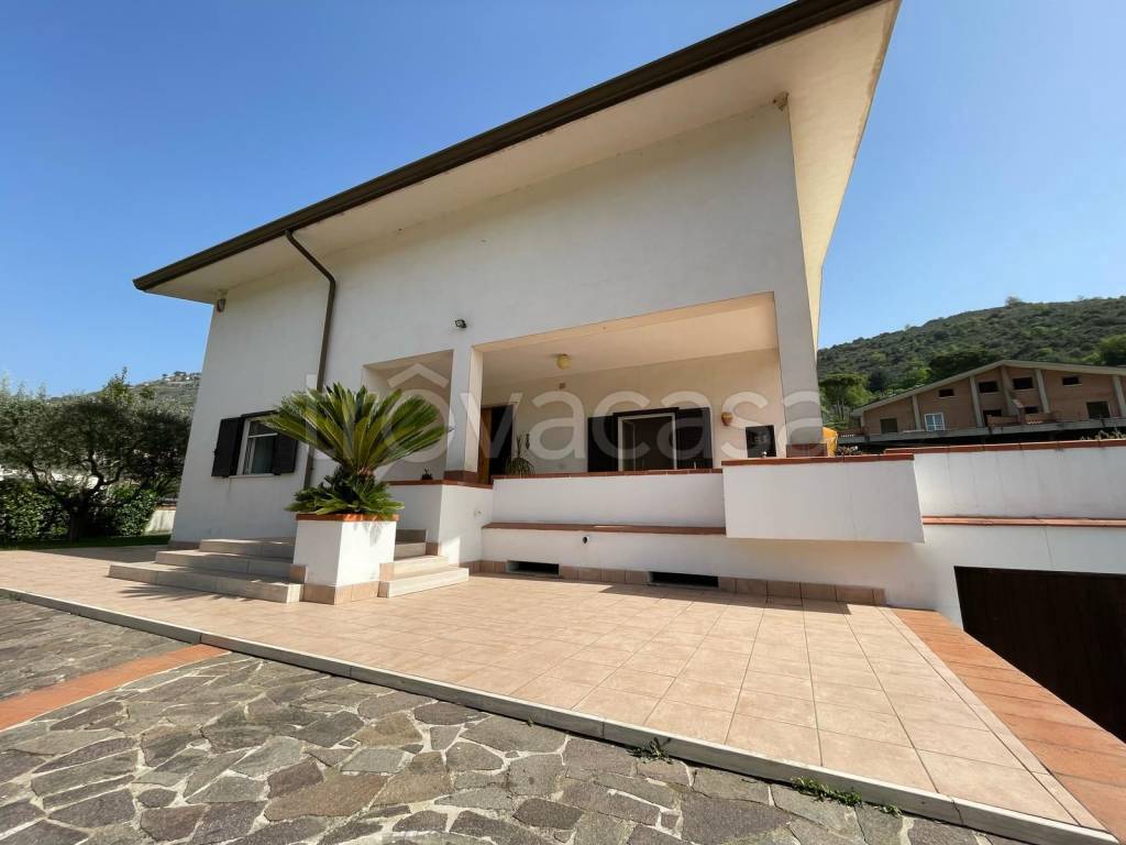 casa indipendente in vendita ad Arce
