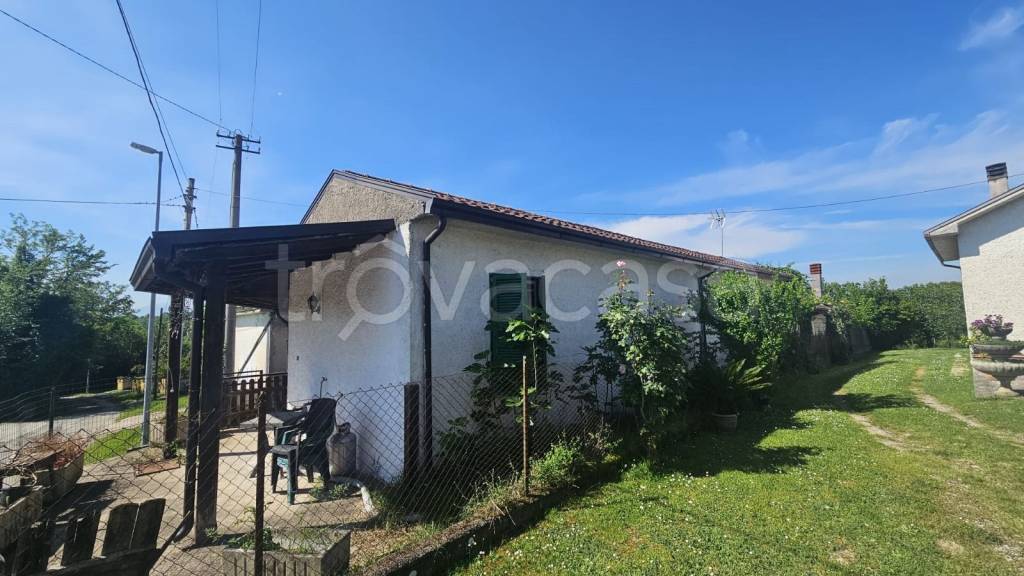 casa indipendente in vendita ad Arce in zona Frassi