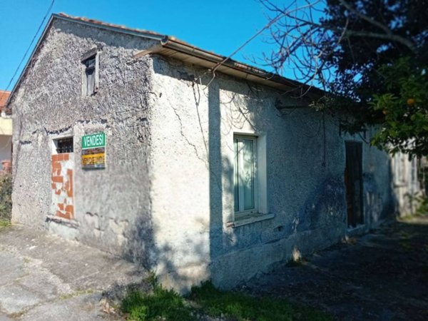 casa indipendente in vendita ad Arce in zona Frassi