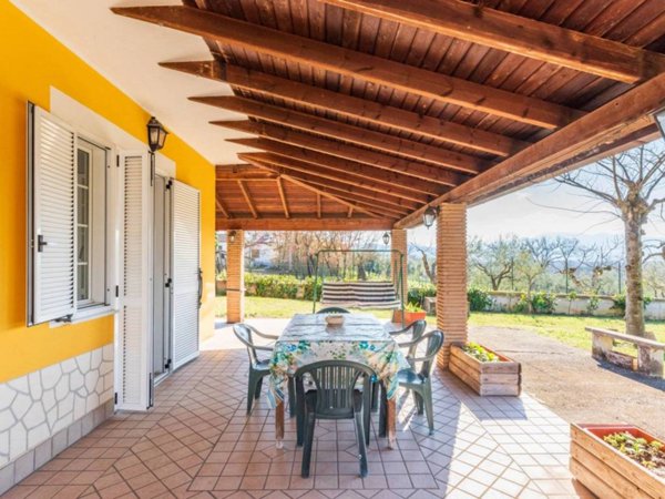 casa indipendente in vendita ad Arce