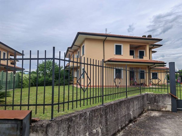 appartamento in vendita ad Arce in zona Collenoci