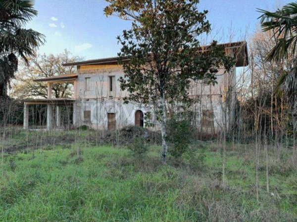 appartamento in vendita ad Arce in zona Campostefano
