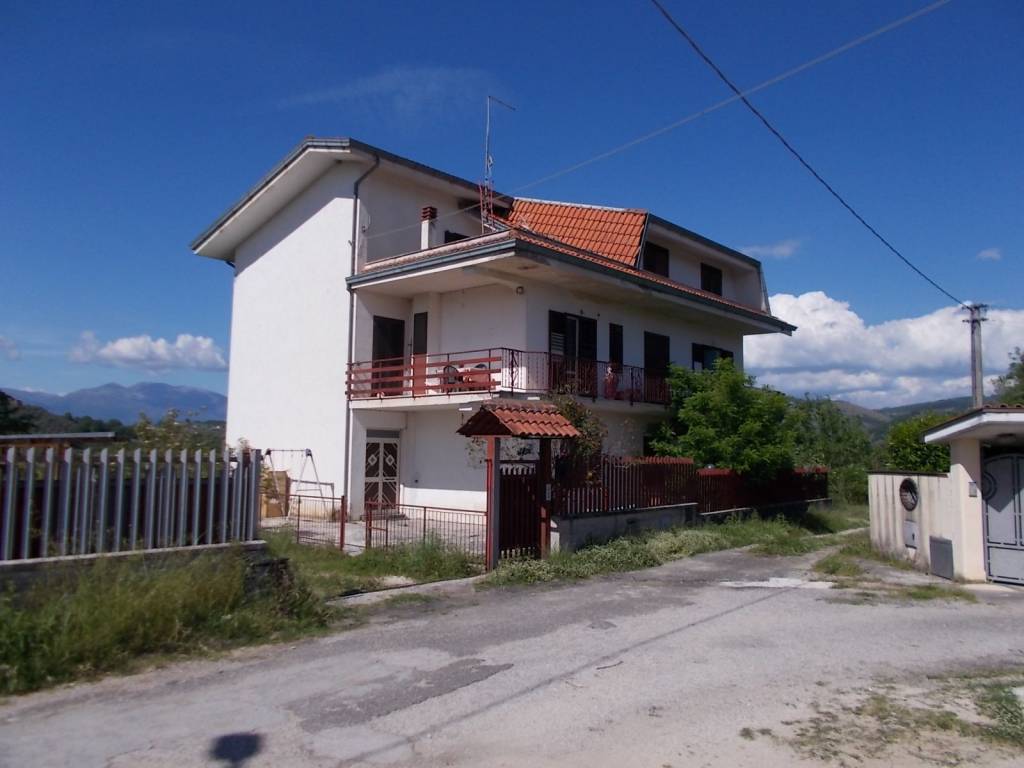 appartamento in vendita ad Arce in zona Campostefano