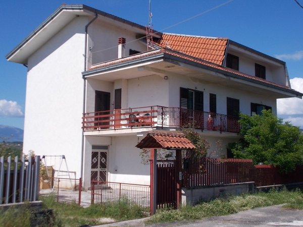 appartamento in vendita ad Arce in zona Campostefano
