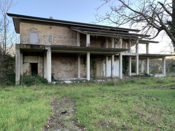 casale in vendita ad Arce in zona Campostefano
