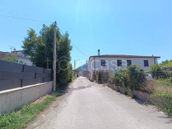 casa indipendente in vendita ad Arce in zona Isoletta