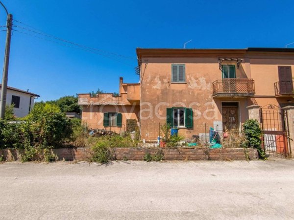 casa indipendente in vendita ad Arce in zona Isoletta