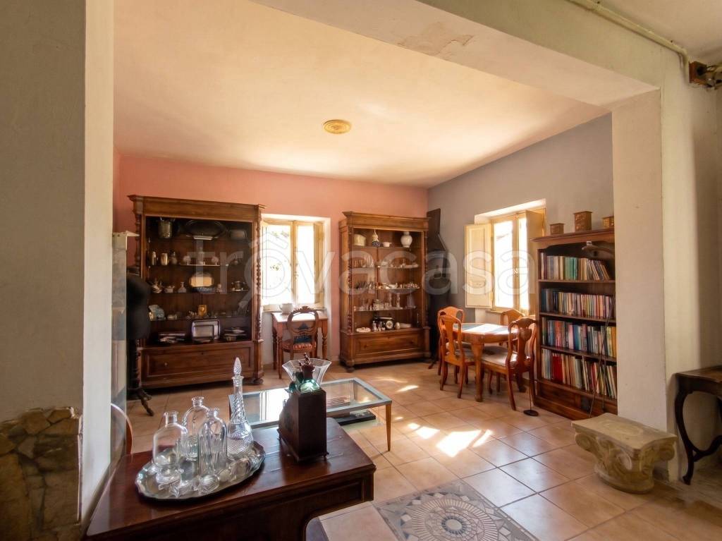 casa indipendente in vendita ad Arce in zona Isoletta