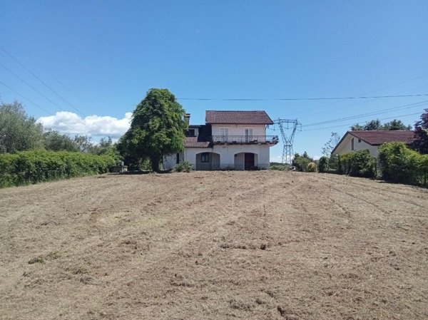 casa indipendente in vendita ad Arce in zona Collenoci