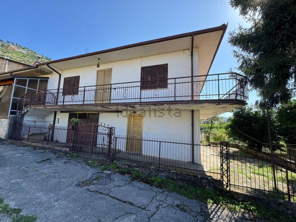 casa semindipendente in vendita ad Arce