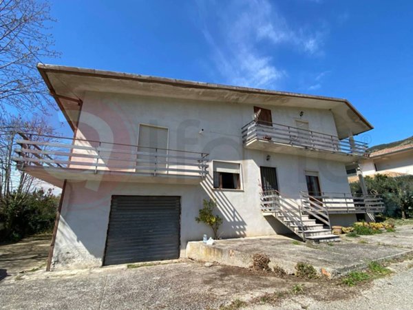 casa indipendente in vendita ad Arce