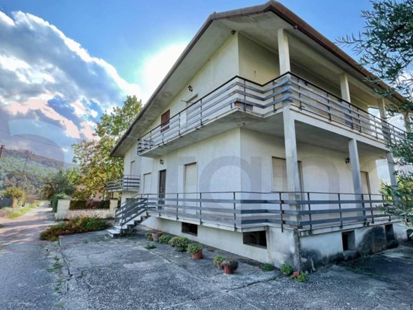 casa indipendente in vendita ad Arce