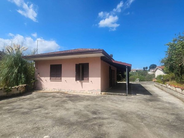 casa indipendente in vendita ad Arce