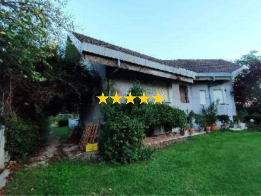 casa indipendente in vendita ad Arce in zona Fontanelle