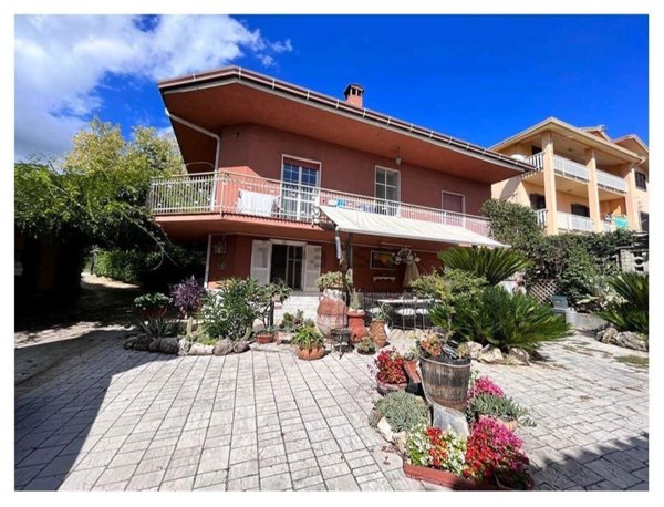 casa semindipendente in vendita ad Arce