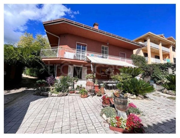 casa semindipendente in vendita ad Arce