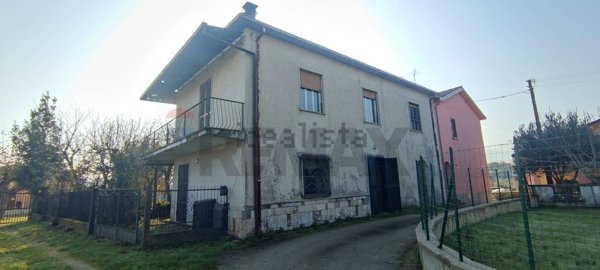 casa indipendente in vendita ad Arce in zona Isoletta