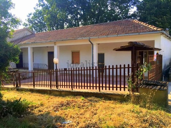 casa indipendente in vendita ad Arce in zona Collealto