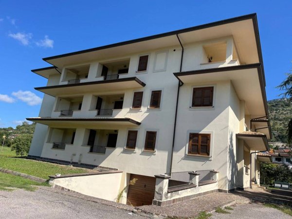 intera palazzina in vendita ad Arce