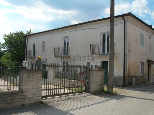 appartamento in vendita ad Arce in zona Isoletta