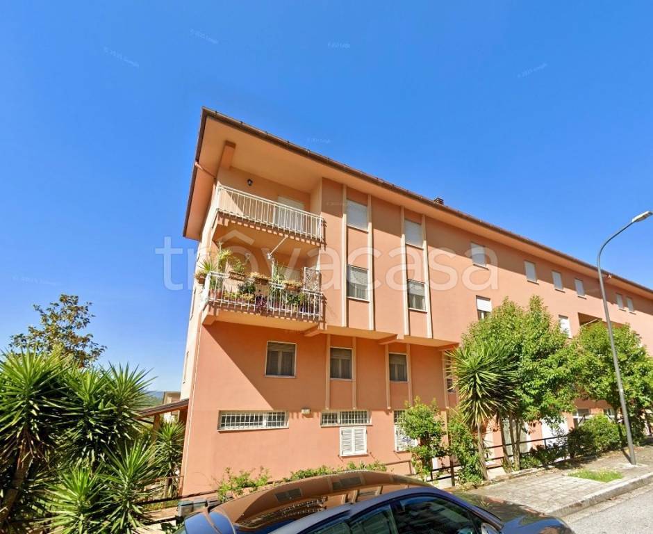 appartamento in vendita ad Arce in zona Portone