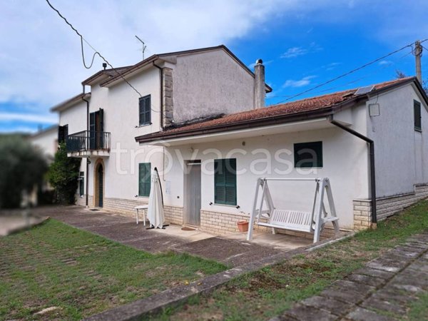casa indipendente in vendita ad Arce in zona Fontanelle