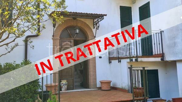 casa indipendente in vendita ad Arce in zona Fontanelle