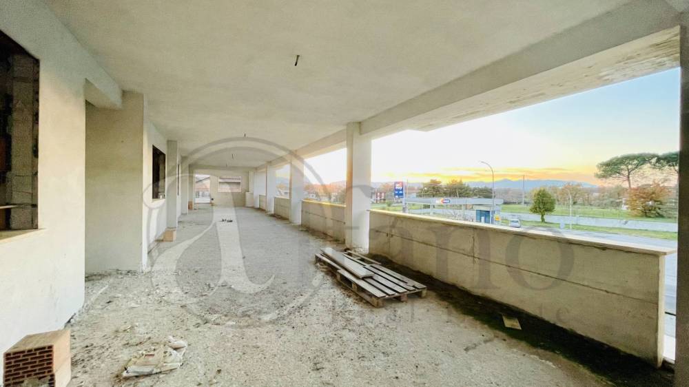 negozio in vendita ad Arce