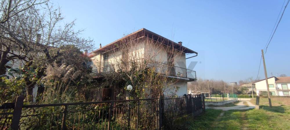 casa indipendente in vendita ad Arce in zona Isoletta