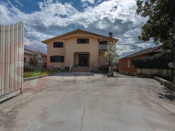 casa indipendente in vendita ad Arce