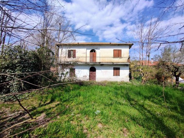 casa indipendente in vendita ad Arce in zona Collealto