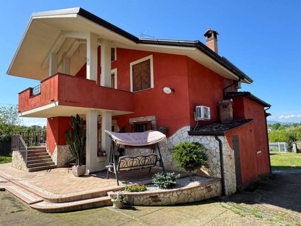 casa indipendente in vendita ad Arce in zona Portone